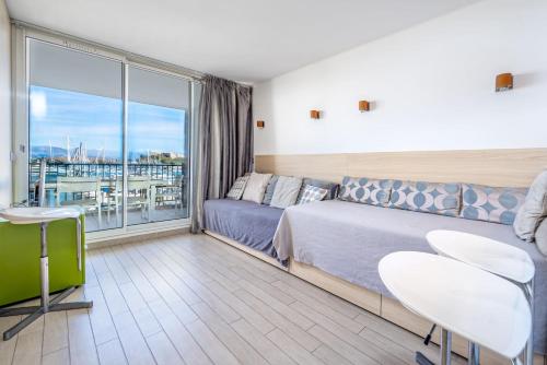 Χώρος καθιστικού στο ROOFTOP -Vue port, 4 pers, climatisé, terrasse, jaccuzi, parking