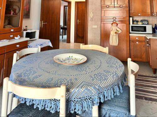 a table in a kitchen with a plate on it at Casa Mirella in Aspra