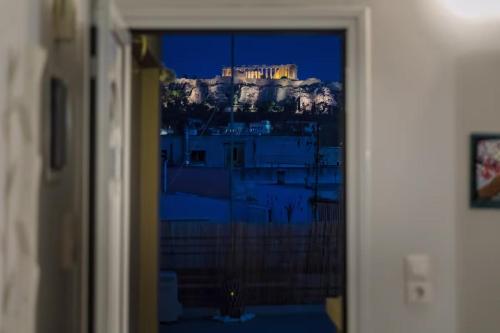 Psirri Artistic Rooftop Apartment with Acropolis View