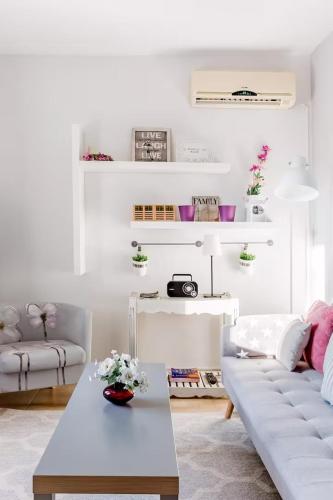 Psirri Artistic Rooftop Apartment with Acropolis View
