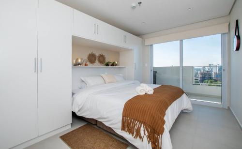 1BR w/ Stunning City Views Fully Equipped