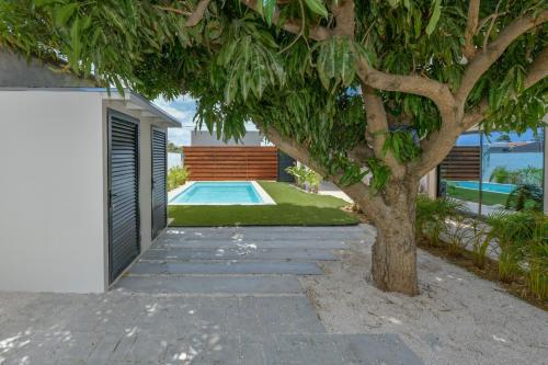 Aruba Islander Residence comの敷地内または近くにあるプール