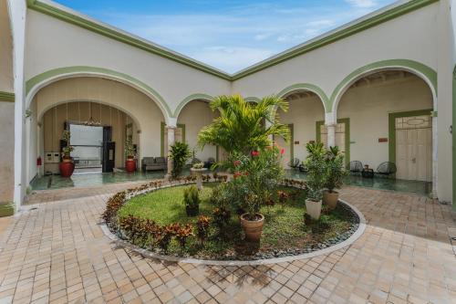 a courtyard with potted plants in a building at Hotel Boutique La Casona by Kavia in Mérida