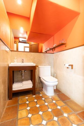 a bathroom with a toilet and a sink at La Casa de la Iglesia in Mijas