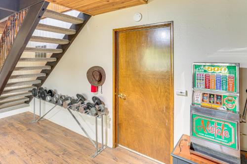 Φωτογραφία από το άλμπουμ του 2 Mi to Village Lake Arrowhead Cabin Hideaway σε Lake Arrowhead