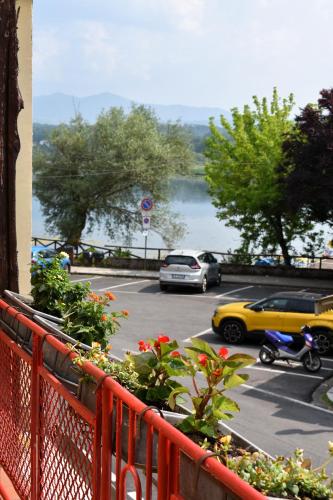 a balcony with a view of a parking lot with cars at Ninfa Del Lago Bedrooms by Dinamica Real Estate in Posta Fibreno