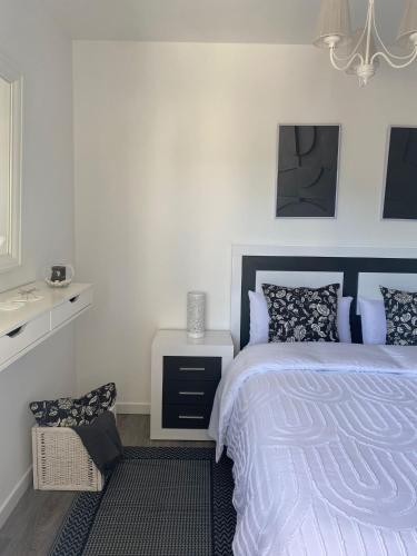 a bedroom with a blue and white bed and a table at La casita de Roque in Villarcayo