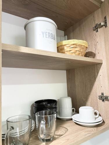 Tetera y cafetera en DM SUITE Cómoda y moderna unidad para estancias inolvidables