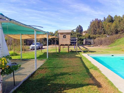 a backyard with a bird house and a swimming pool at Rincon del Campo in La Serena