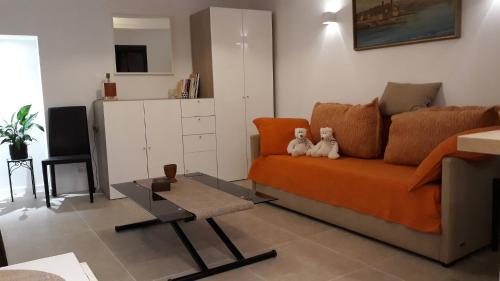 MAT -Studio rénové clim rue piétonne du Vieil Antibes