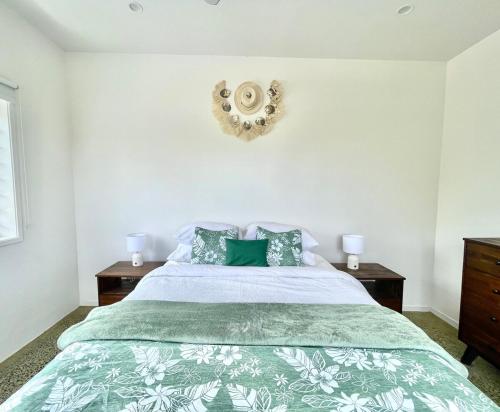 Pokoinu Palms Villa and Pool near Town, Beach and Airport