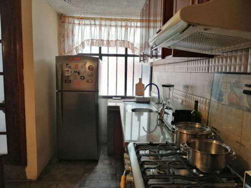 Kuchyň nebo kuchyňský kout v ubytování Casa de Maggi, a 10 minutos del Terminal Terrestre Quitumbe
