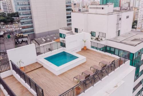 a balcony with a swimming pool on top of a building at 74NV Studio Liberdade SP 300 metros Estação Metrô Japão até 03 pessoas in Sao Paulo