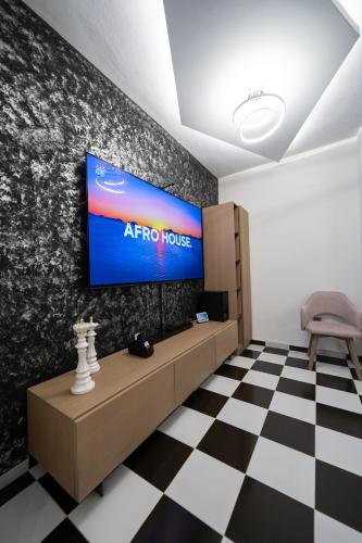Aphrodites House Upon White Tower