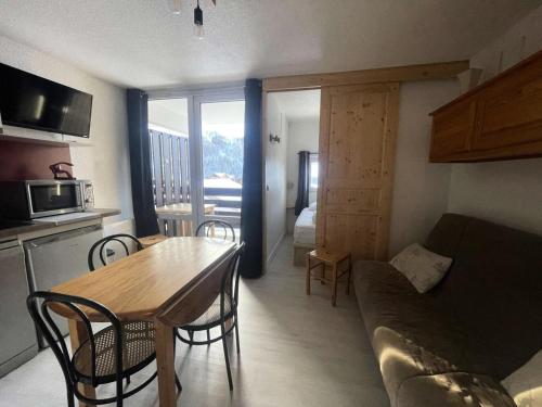 Résidence Arc En Ciel C - Coquet T2 face à la montagne et avec vue dégagée sur la \