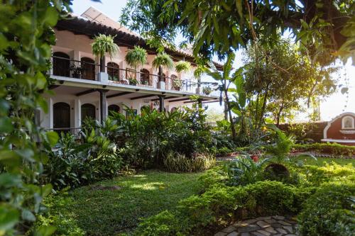 an exterior view of a house with a garden at Hotel Las Marías in Taxisco