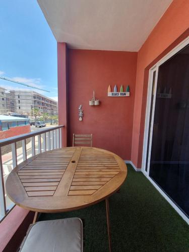 Alquilaencanarias-Medano Galte, terrace and beach