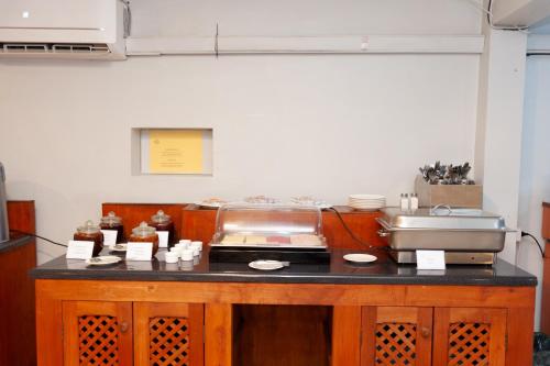 a kitchen with a counter with a counter top with food at Hotel Real in Linares