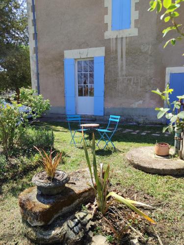 Photo de la galerie de l'établissement Maison de Caractère au coeur d'un village, à Sainte-Maure-de-Peyriac