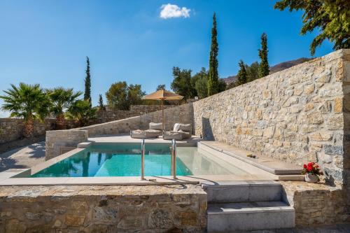 Bazén v ubytování Lenikos Resort nebo v jeho okolí