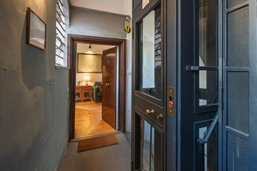 Giulia's House, Monti