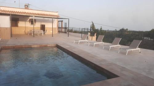 Bazén v ubytovaní Villa Capricho Nerja alebo v jeho blízkosti