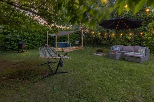 Κήπος έξω από το Barn with Hot Tub, Pool Table & Pizza Oven