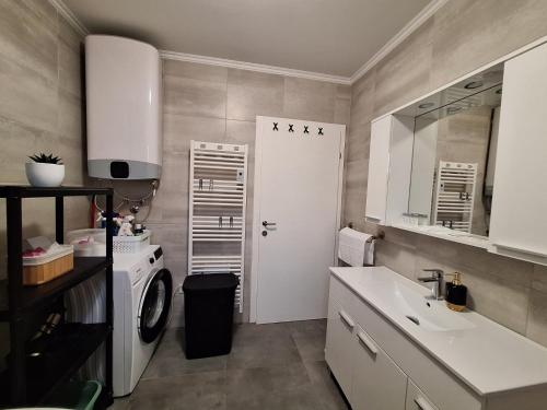 Kuchyň nebo kuchyňský kout v ubytování Holiday home Laura