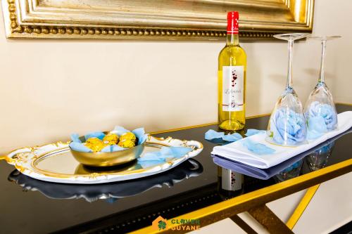 Nápoje v ubytování L'interdit Love Room - Miroir au plafond 2x2m