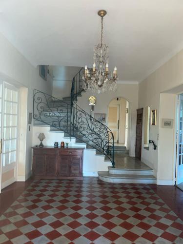Grande Villa bord de mer, face au port Santa Lucia