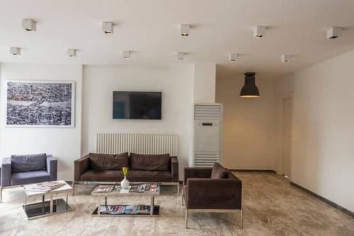TV a/nebo společenská místnost v ubytování Nish Suites Atasehir