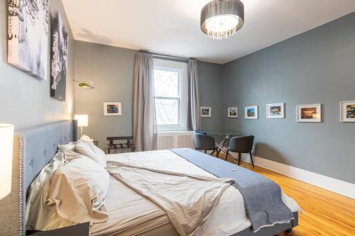 a bedroom with a large bed and a table at Huge King Room in 3 BedRoom Great Location Downtown Mtl in Montréal