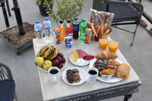 Comida en o cerca de este hotel