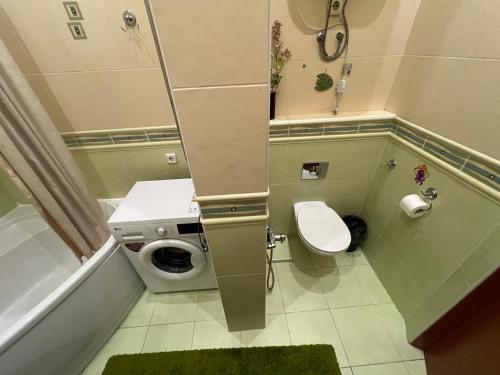 a small bathroom with a toilet and a sink at Апартаменты на Крещатике in Kyiv