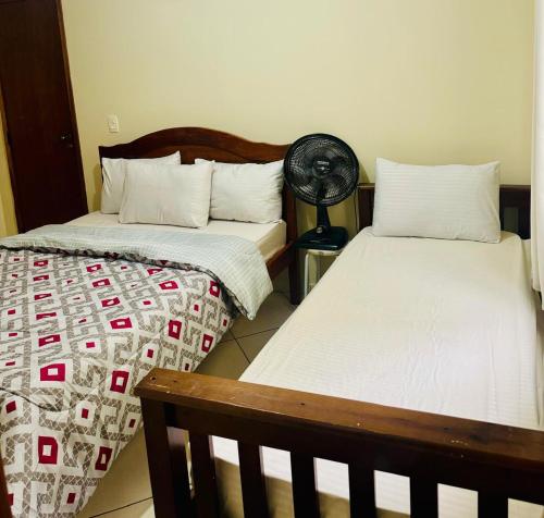 Ein Bett oder Betten in einem Zimmer der Unterkunft Apartamento prainha rua da praia