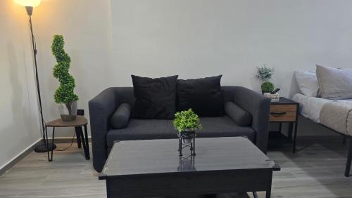 Χώρος καθιστικού στο Depto Tec by tuhost