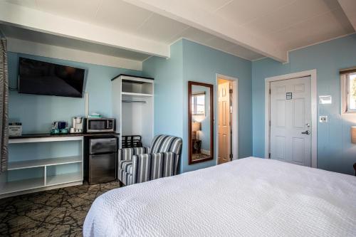 Η κουζίνα ή μικρή κουζίνα στο Beachfront Inn