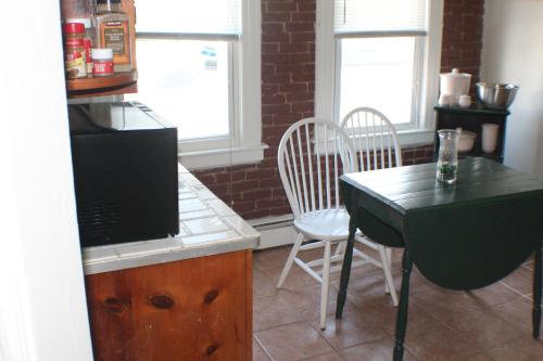 a kitchen with a table and a table and chairs at Southend Gem in Hartford