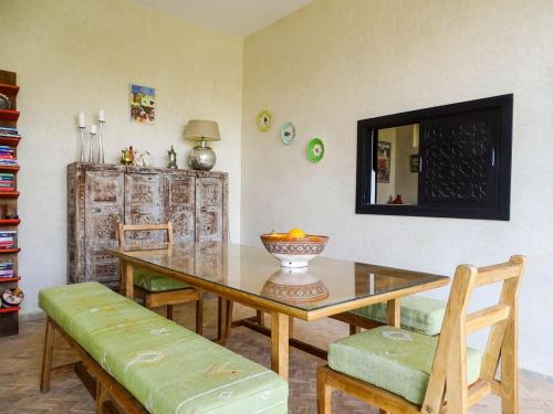 a dining room with a table and a mirror at Villa Gourza in Tassa Ouirgane