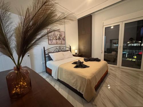 Кровать или кровати в номере Supreme City Heart Suites 2