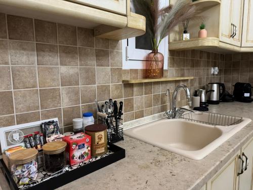 Кухня или мини-кухня в Supreme City Heart Suites 2
