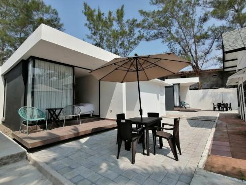 Αίθριο ή υπαίθριος χώρος στο La Prieta Bungalo 2, beachfront, Tukali