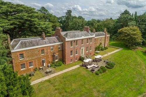 Κήπος έξω από το Inglethorpe Hall