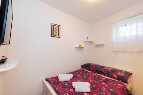 Apartments by the sea Baska, Krk - 23915