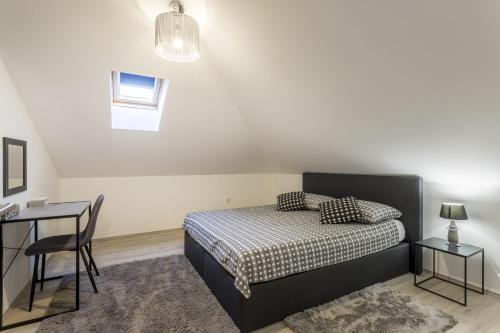 Apartments with parking space Kastel Novi, Kastela - 24645