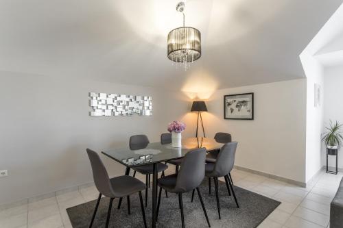 Apartments with parking space Kastel Novi, Kastela - 24645