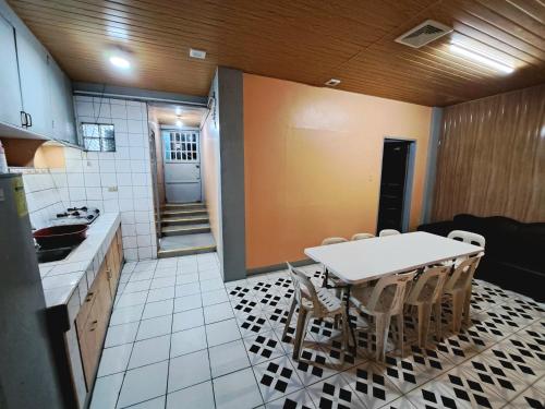 Kuchyň nebo kuchyňský kout v ubytování Apo licz Family Room 1B