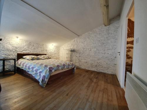 Loft in Olonzac near Canal du Midi, cleaning included