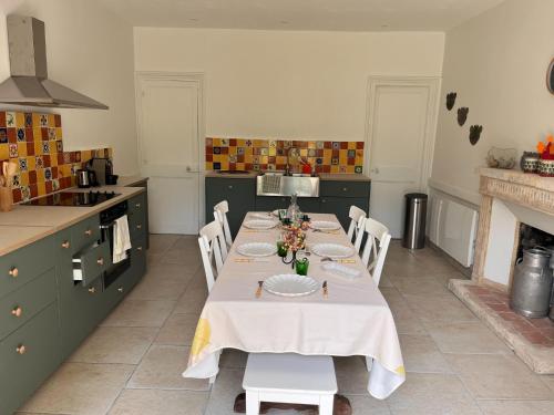 Photo de la galerie de l'établissement Cottage in Audrieu near Bayeux and Beaches, cleaning included, à Audrieu
