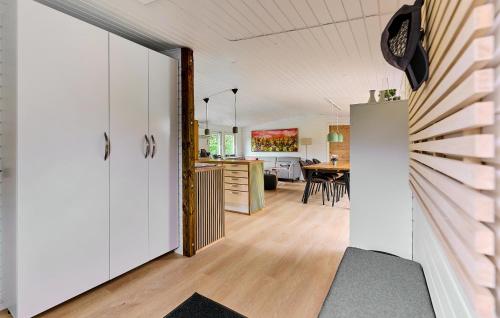 a kitchen and dining room in a house at 3 Bedroom Stunning Home In Fårvang in Brårup